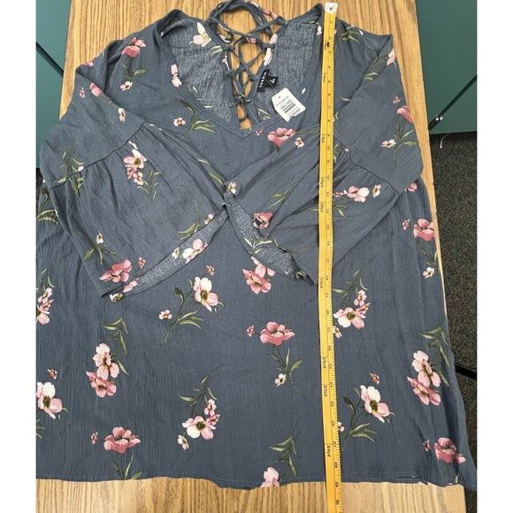 Torrid size 2 Floral Blue Lace Up Back Tunic Top 2X Flutter Sleeve rayon NWT - Picture 5 of 9